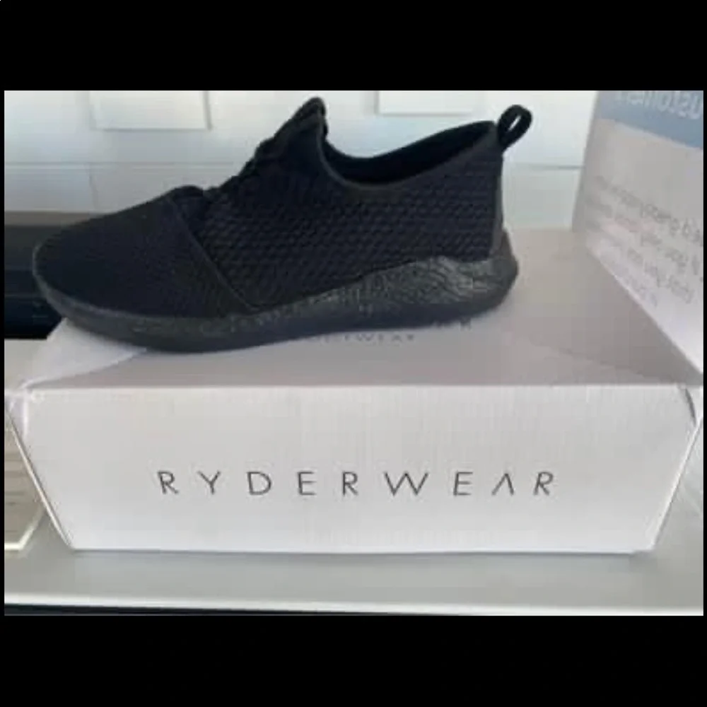 Mens size 11 Ryderwear training shoes. Never worn. - Picture 2 of 3